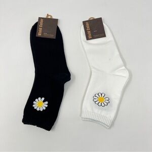 23R. Daisy Embroidered Chenille Sock